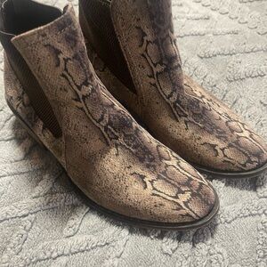 Women’s Brown Snake Print Shoes